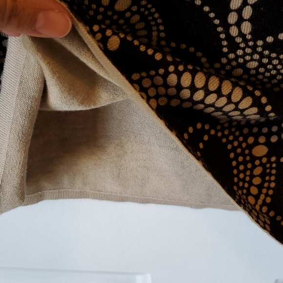 Embellished Collar Black & Tan 3/4 Sleeve Top - Picture 5 of 7